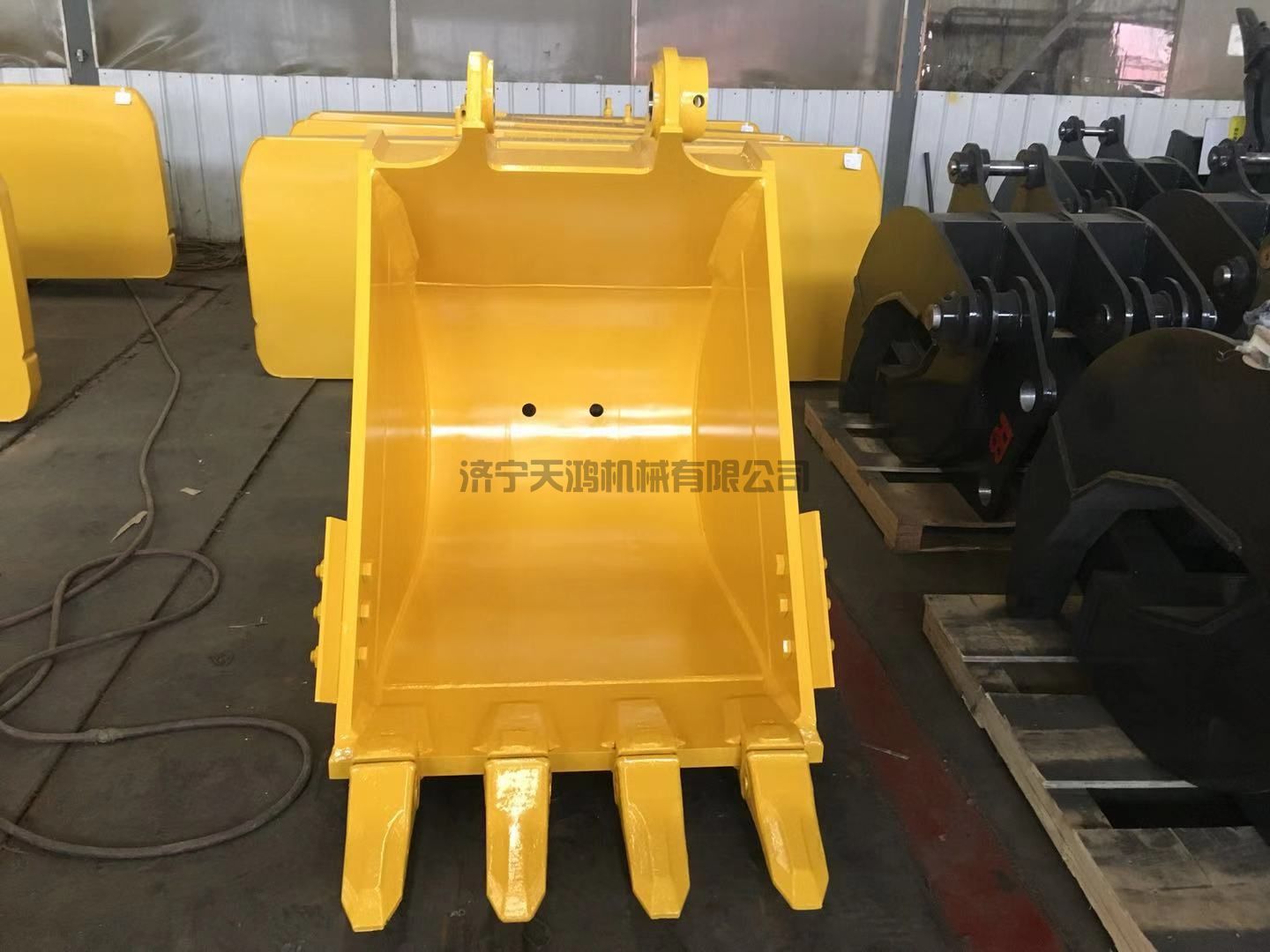 小松PC210挖掘機(jī)挖斗，窄幅巖石斗，900mm寬巖石挖斗